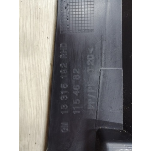 Дифлектор отвода воды правый Opel Astra J 2009-2015 13315192