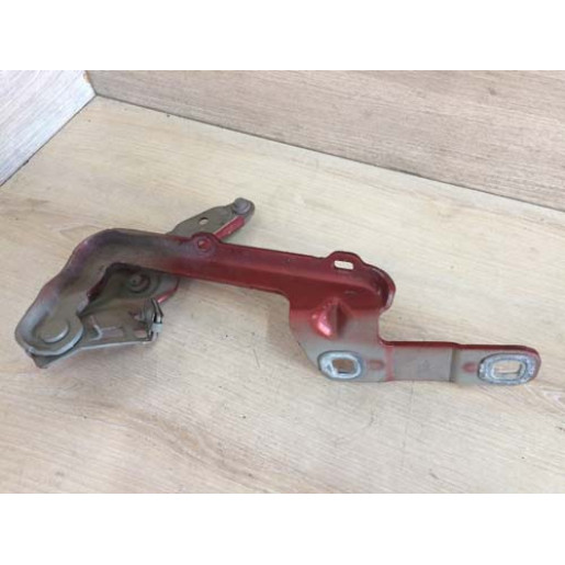 Кронштейн петля капота ліва Опель Меріва Opel Meriva B 2010- 13269758
