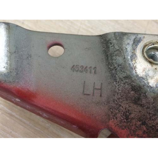 Кронштейн петля капота ліва Опель Меріва Opel Meriva B 2010- 13269758