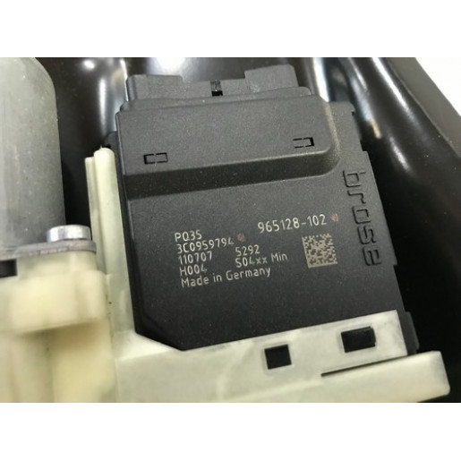 Стеклоподъемник задний правый VW Passat B7 2010- 3AA839756