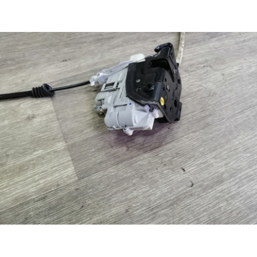 Замок правой задней двери Volkswagen Passat B7 2010-2014 5K4839016AH