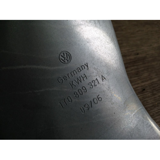 Кронштейн ремня безпеки задній правий 1T0809321A Volkswagen Touran 2004-2008