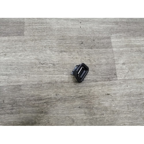Кріплення багажу в багажнику Volvo V50 2004-2012 39972709