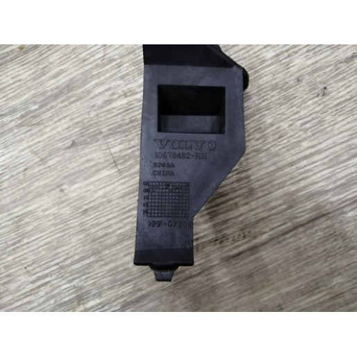 Кронштейн бампера правый передний Вольво Volvo 2004-2012 306784282RH 